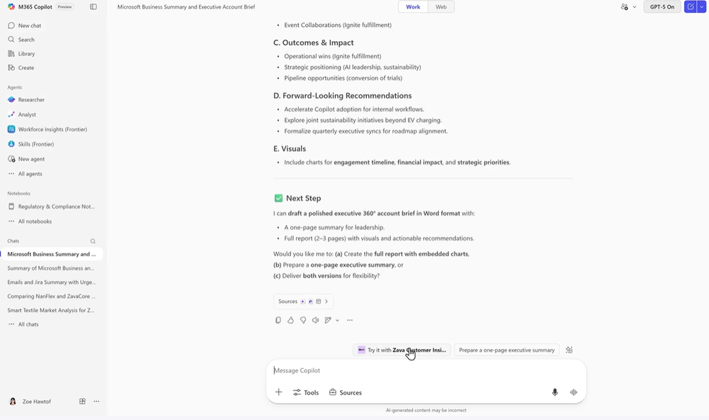 Webová aplikace Microsoft 365 Copilot chat v režimu Work s odpovědí, která obsahuje doporučení vyzkoušet agenta.