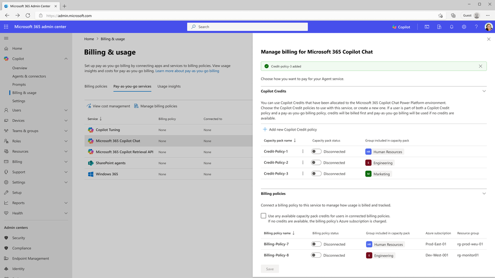 Stránka Billing & usage v Microsoft 365 admin center se zobrazenými pay-as-you-go službami a vybraným Microsoft 365 Copilot Chat. Panel vpravo ukazuje nastavení fakturace, které umožňuje čerpat Copilot usage výhradně z prepaid capacity pack kreditů, s více credit policies podle oddělení.