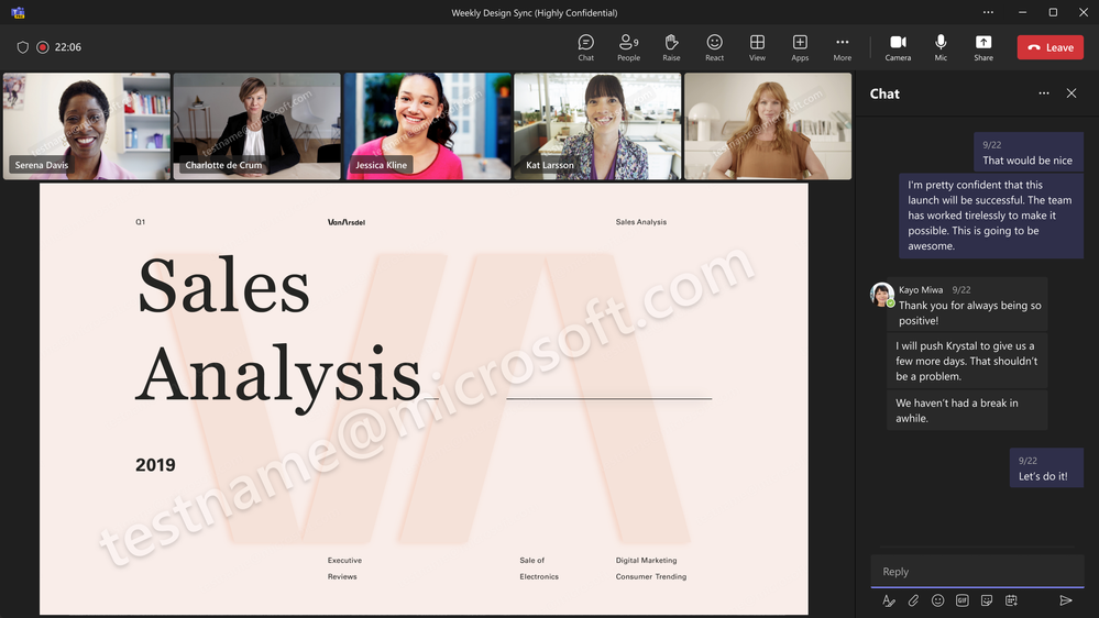 Schůzka v Teams s prezentací PowerPoint, přes kterou je vodoznak, a také videa účastníků mají vodoznak.